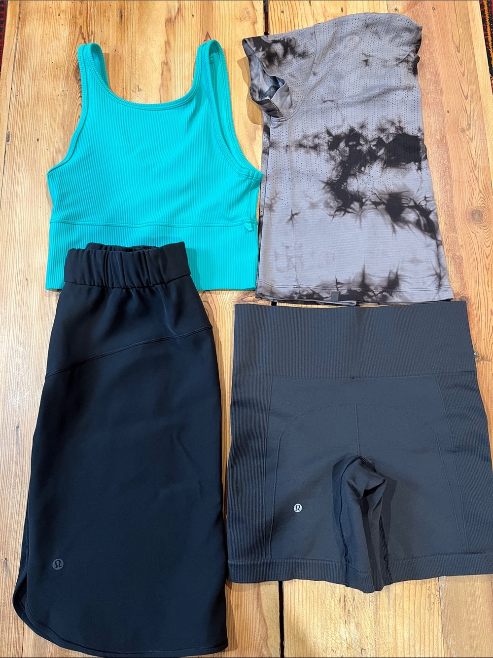 Set/4 LULULEMON 4 T-Shirt Tank Skirt Shortie Leggings